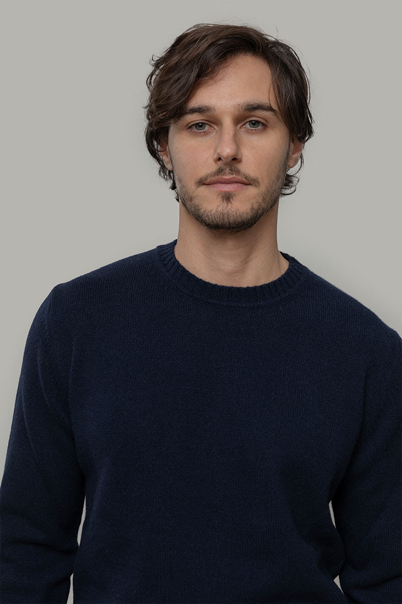 blauer Pullover Romeo aus recycelter Kaschmirwolle