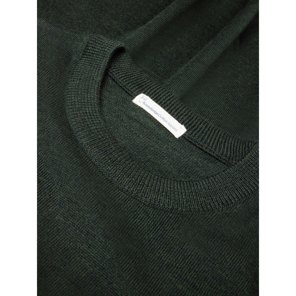 Knowledge Cotton Apparel  Herrenpullover mit Rundhalsausschnitt aus Merinowolle