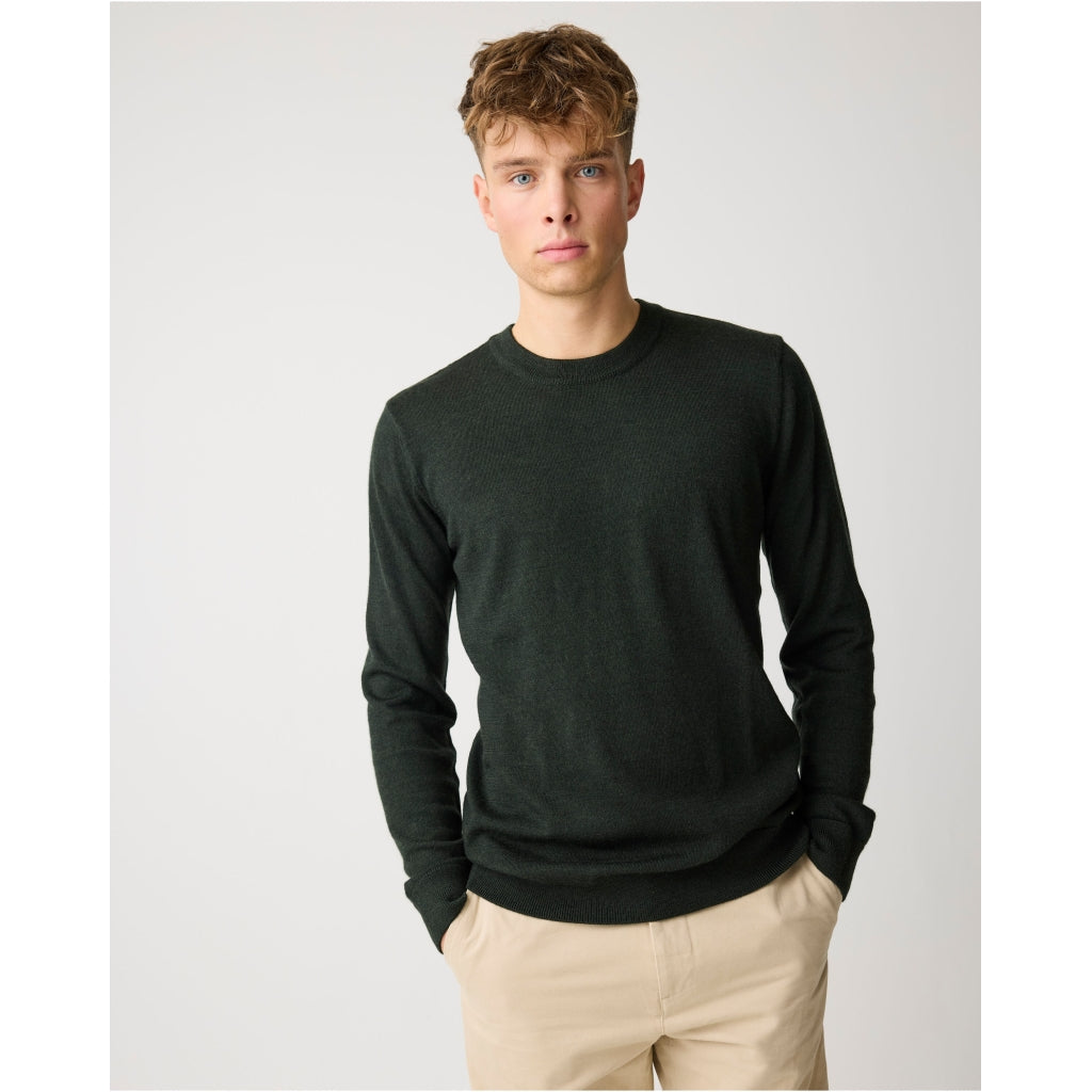 Knowledge Cotton Apparel  Herrenpullover mit Rundhalsausschnitt aus Merinowolle