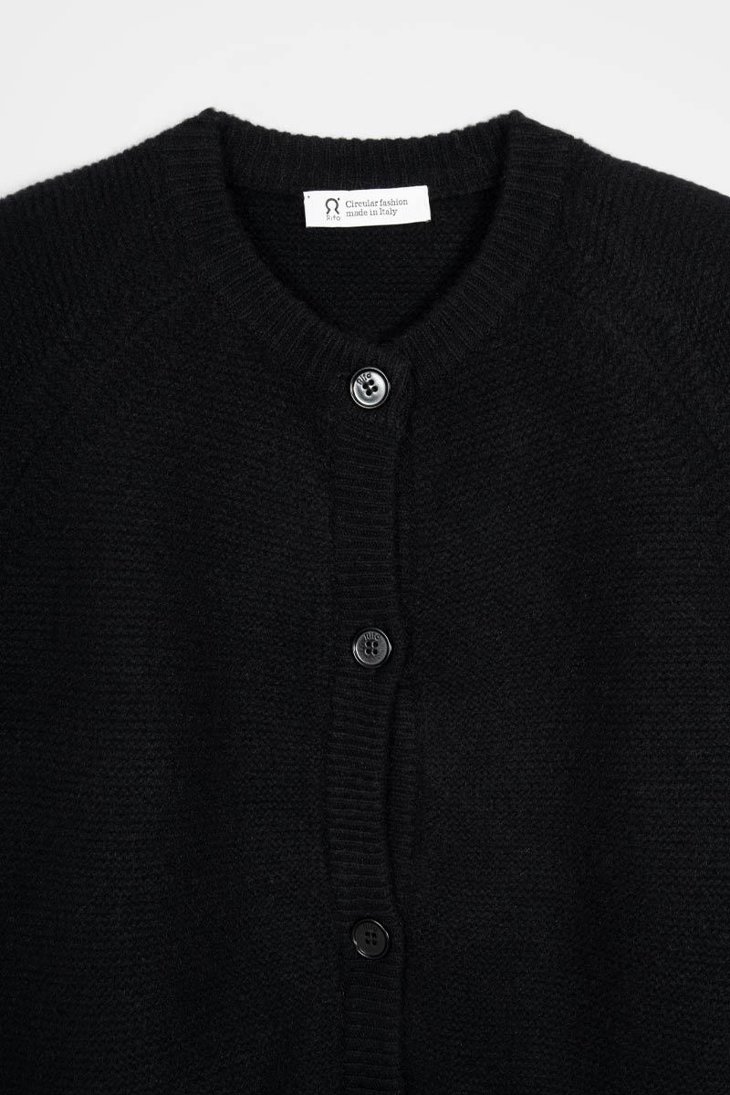 Rifo Mafalda Cardigan schwarz aus recycelter GRS zertifizierter Kaschmirwolle