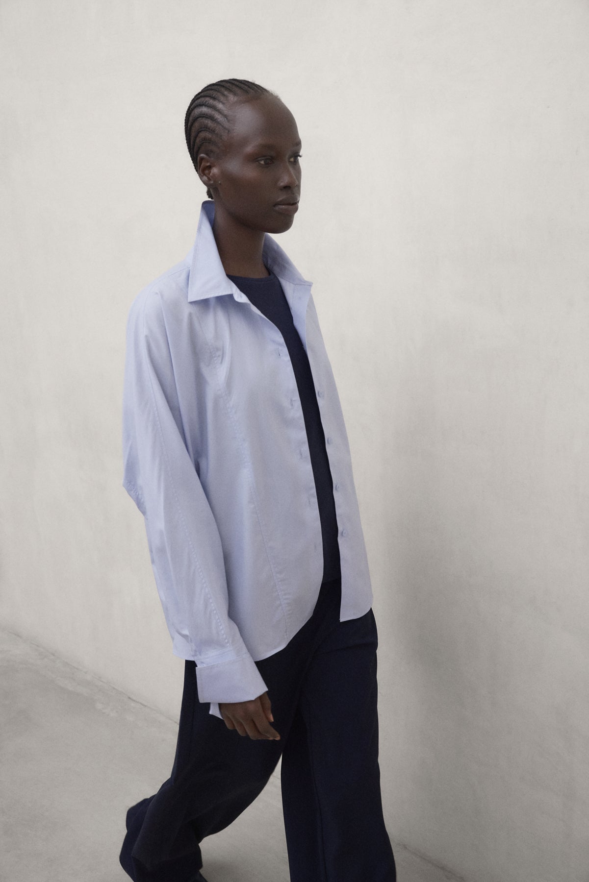 Ecoalf hellblaue Bluse Crespo - oversized aus TENCEL™ Lyocell und Bio-Baumwolle