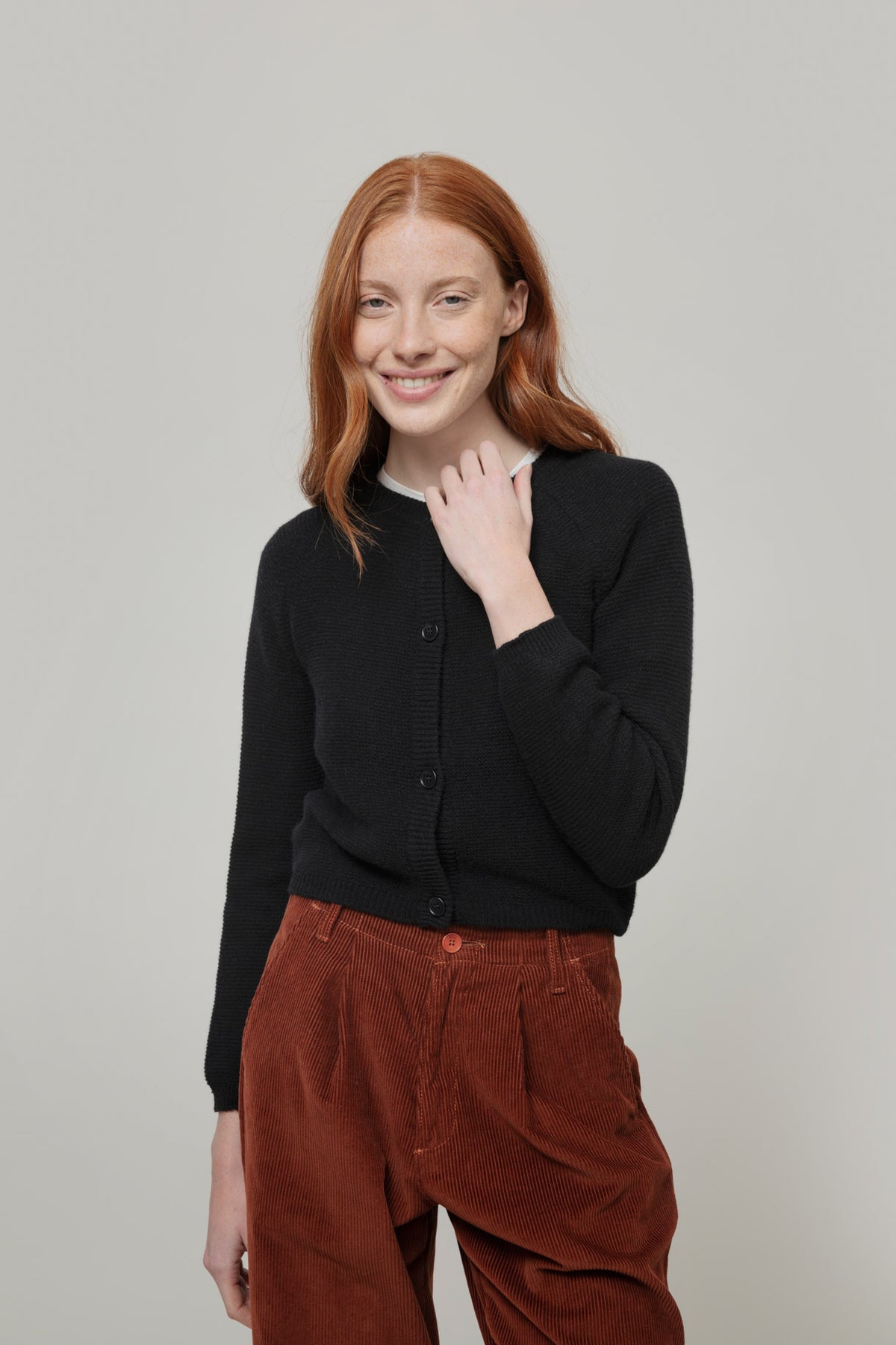 Rifo Mafalda Cardigan schwarz aus recycelter GRS zertifizierter Kaschmirwolle