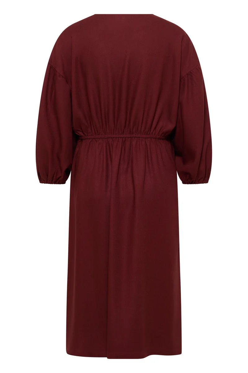 Tailliertes Kleid aus EcoVero™